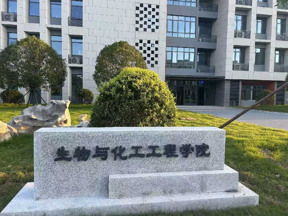 铁西区扬州职业大学体育场高杆灯项目